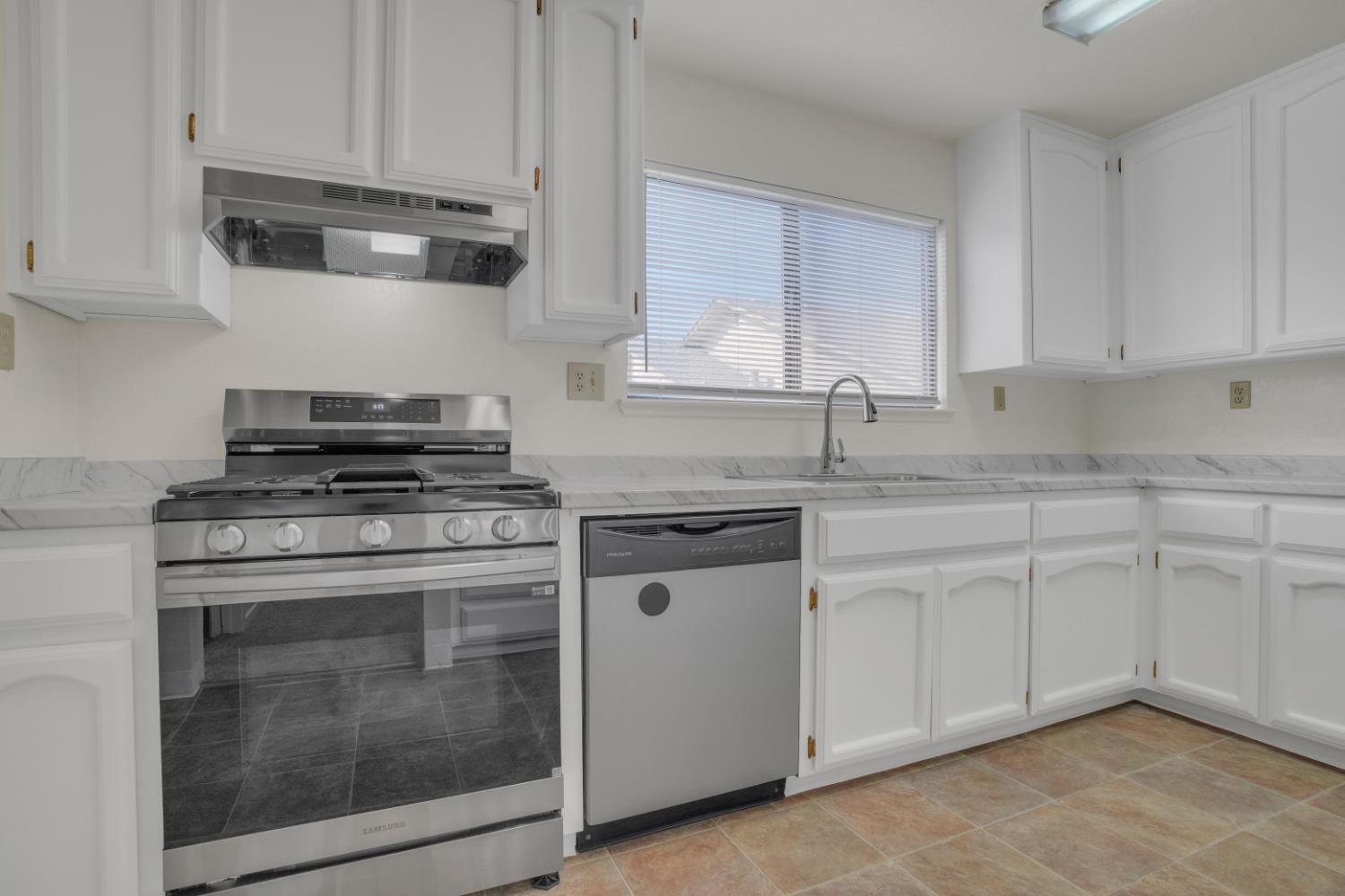 1535 Springville Way Turlock, CA 95380 - Photo 15 of 30