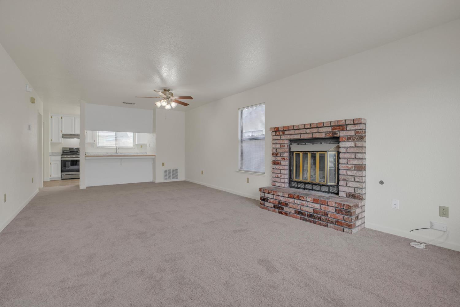 1535 Springville Way Turlock, CA 95380 - Photo 4 of 30