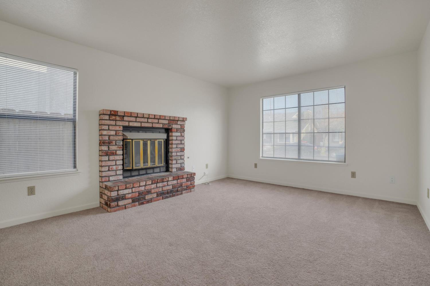 1535 Springville Way Turlock, CA 95380 - Photo 6 of 30