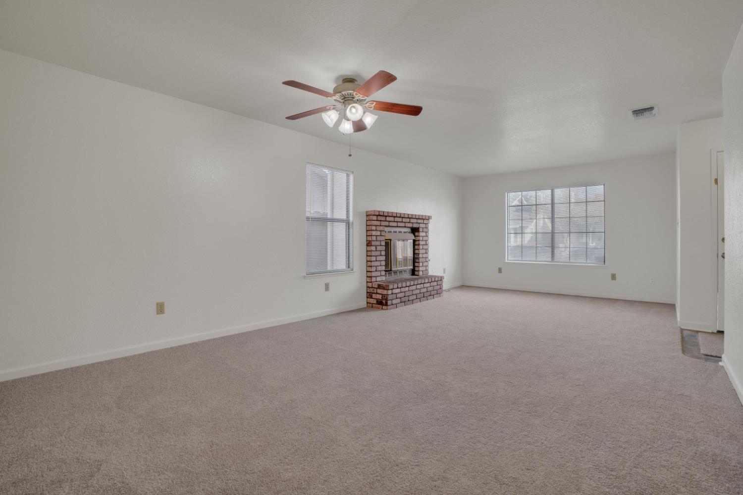 1535 Springville Way Turlock, CA 95380 - Photo 8 of 30