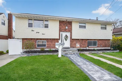 $949,000 | 463 Louis Avenue, Floral Park, NY 11001