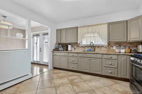 $949,000 | 463 Louis Avenue, Floral Park, NY 11001