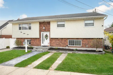 $949,000 | 463 Louis Avenue, Floral Park, NY 11001