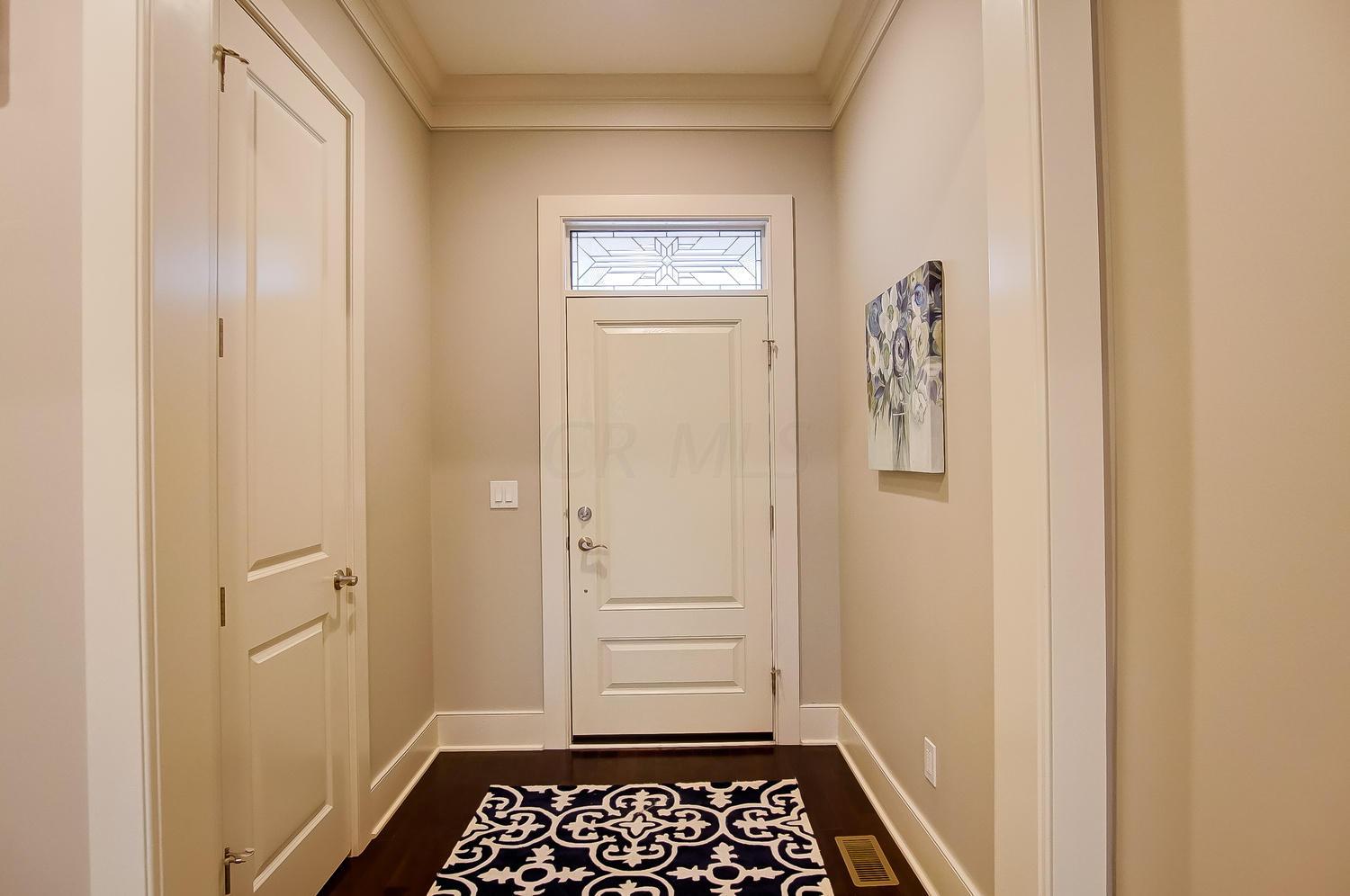 1574 Roxbury Road Columbus, OH 43212 - Photo 3 of 49