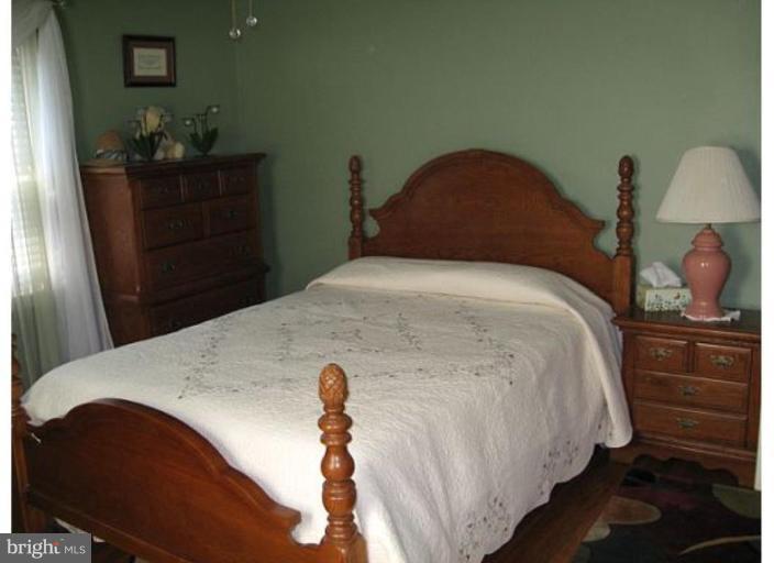 9117 Smith Avenue Nottingham, MD 21236 - Photo 3 of 17 a bedroom with a bed and a dresser