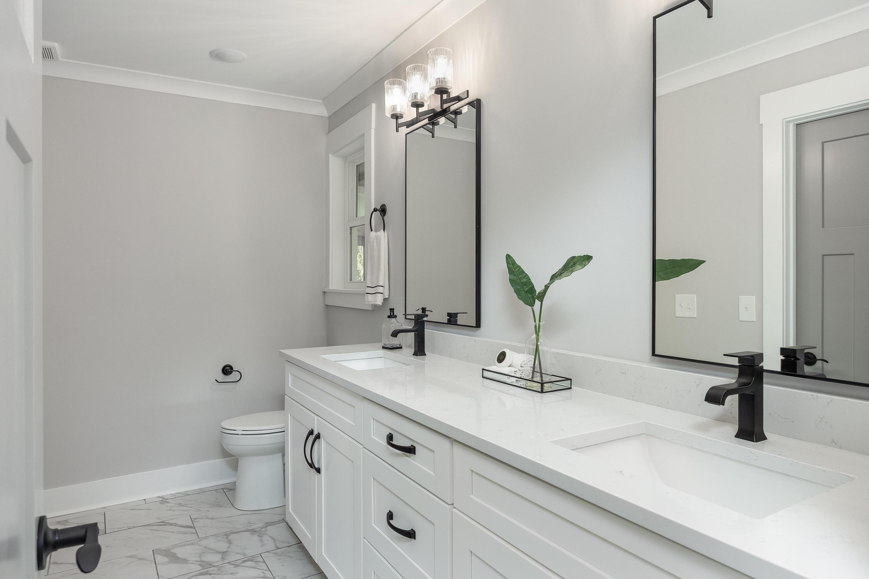 7740 Harper Road Hixson, TN 37343 - Photo 18 of 41 Primary Bathroom