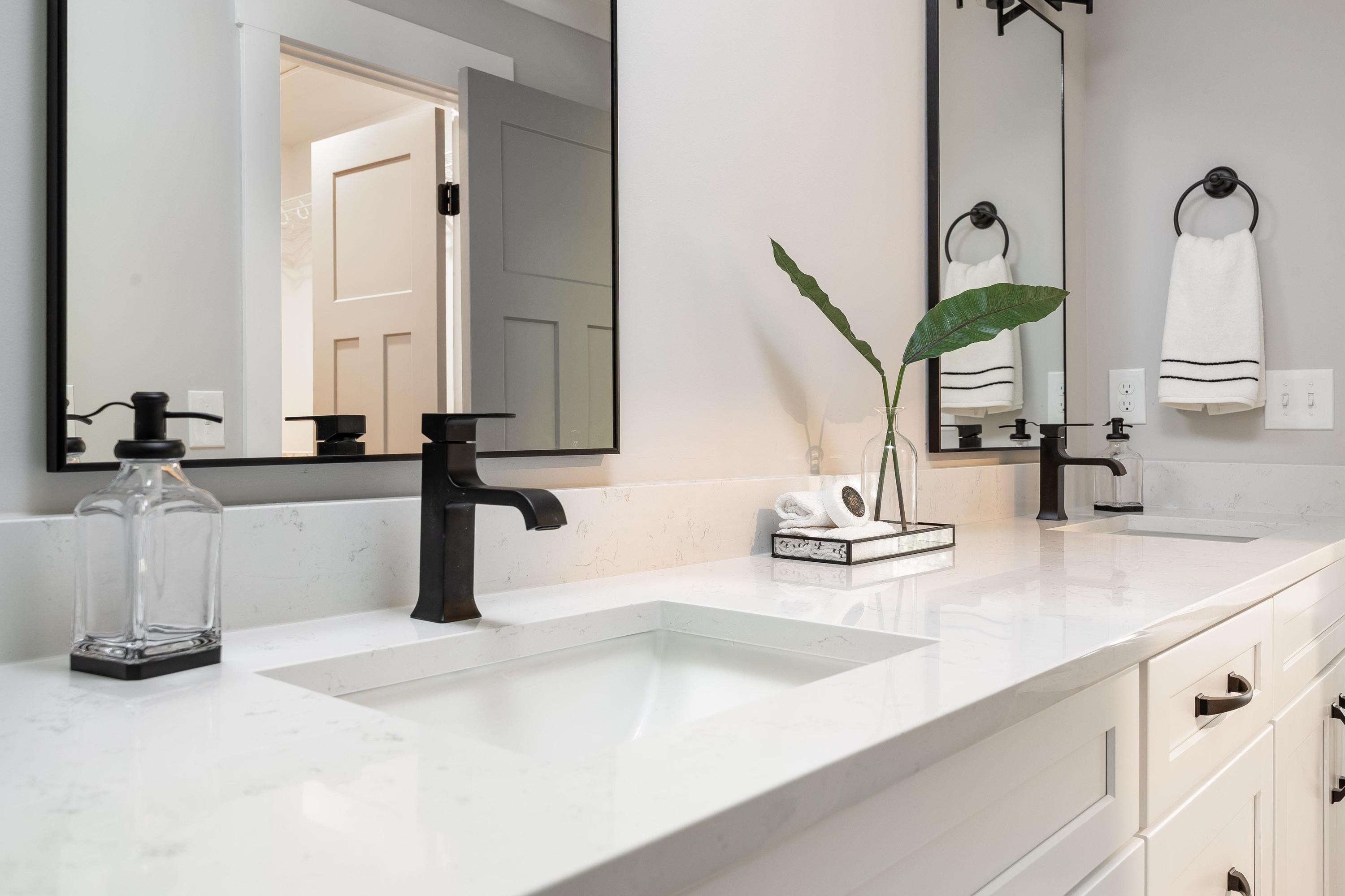 7740 Harper Road Hixson, TN 37343 - Photo 19 of 41 Primary Bathroom