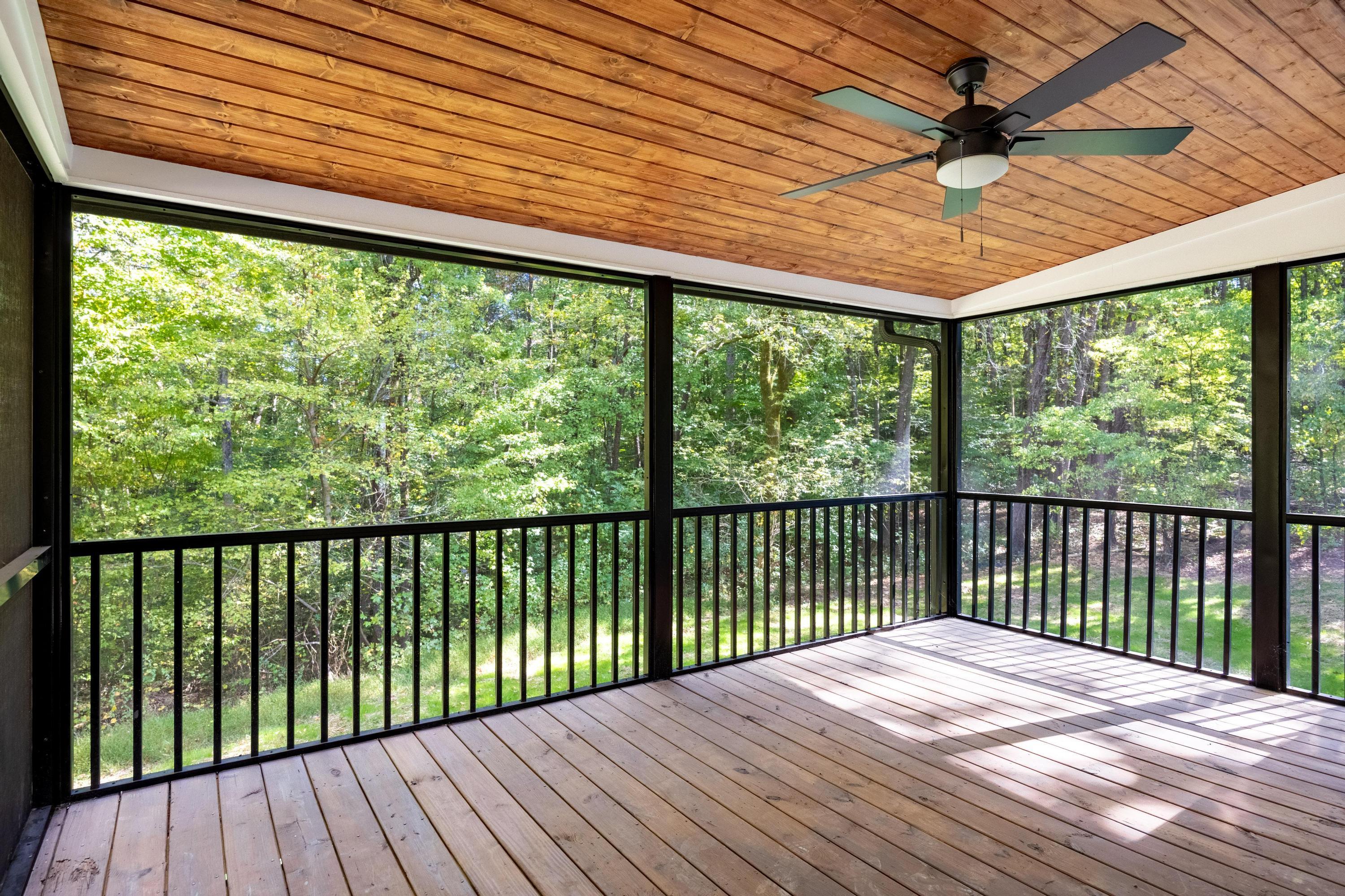 7740 Harper Road Hixson, TN 37343 - Photo 34 of 41 Screened-in Porch
