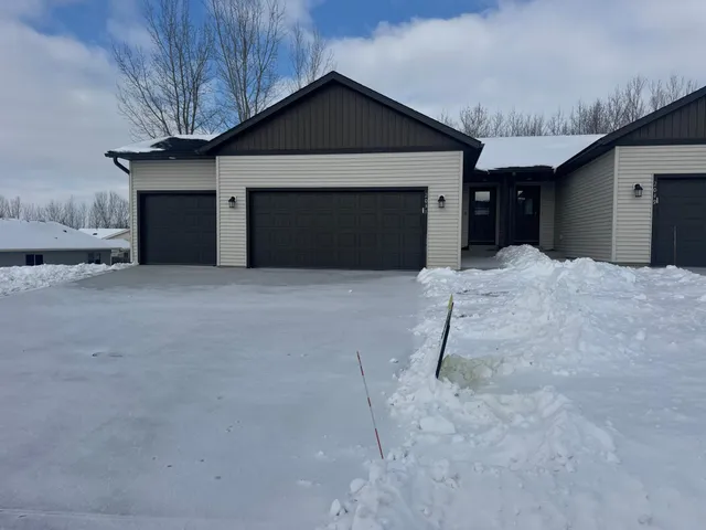$324,900 | 2031 East 20th Street, Zumbrota, MN 55992