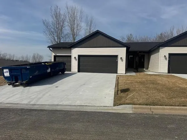 $364,900 | 2031 East 20th Street, Zumbrota, MN 55992