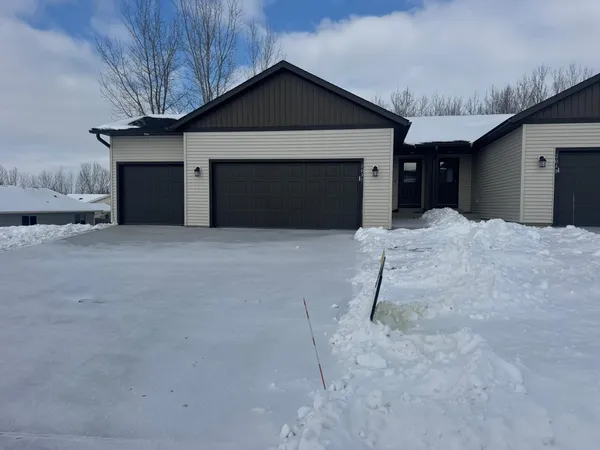 $364,900 | 2031 East 20th Street, Zumbrota, MN 55992
