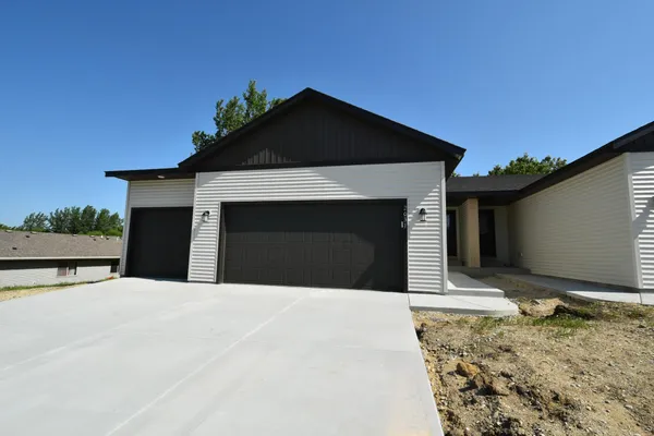 $364,900 | 2031 East 20th Street, Zumbrota, MN 55992