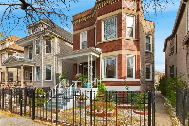 $2,300 | 2333 North Hamlin Avenue, Unit 1, Chicago, IL 60647