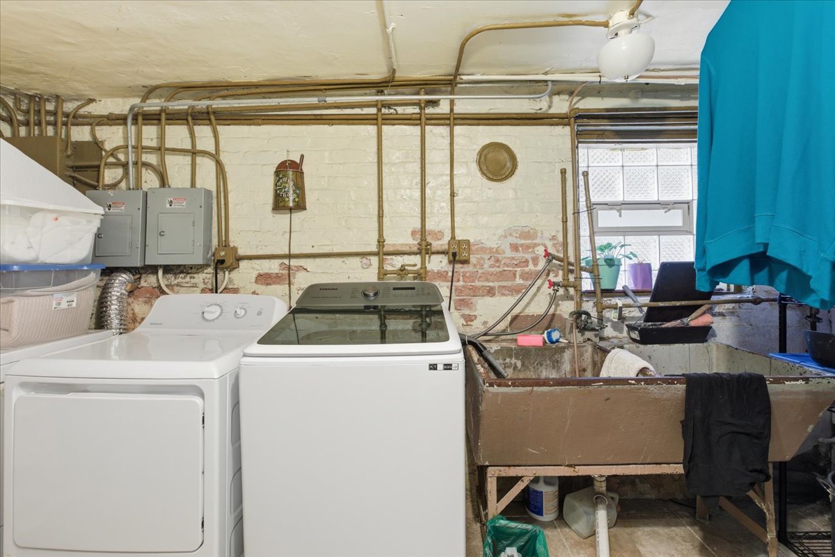 2333 North Hamlin Avenue, Unit 1 Chicago, IL 60647 - Photo 11 of 13 a view of a kitchen with appliances and cabinets