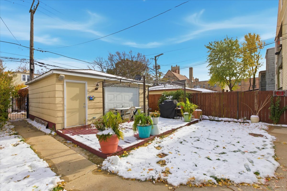 2333 North Hamlin Avenue, Unit 1 Chicago, IL 60647 - Photo 12 of 13 a view of a backyard