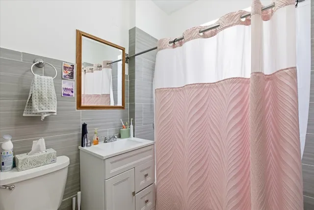 $2,300 | 2333 North Hamlin Avenue, Unit 1, Chicago, IL 60647