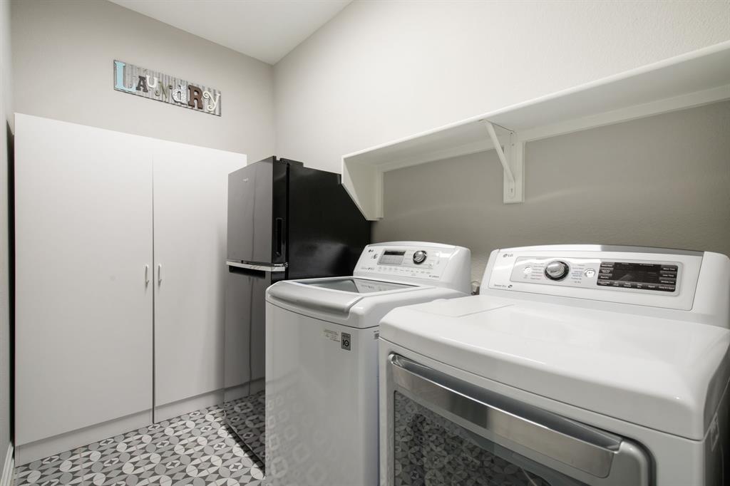 4113 Crossroads Court Oak Point, TX 75068 - Photo 21 of 33 a utility room with dryer and washer