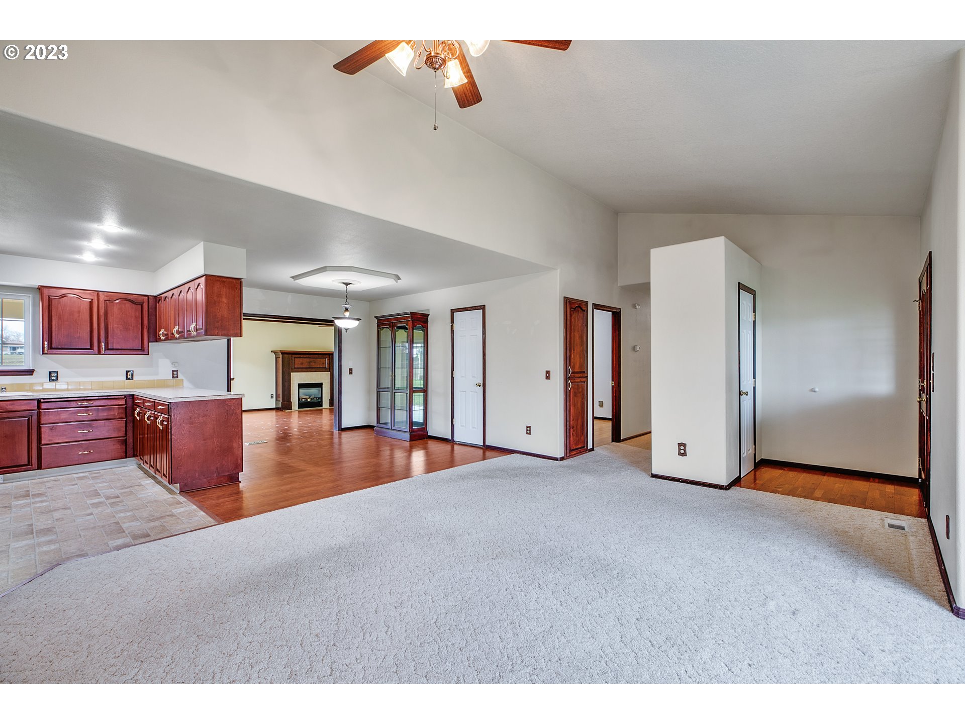14625 Ehlen Road Northeast Aurora, OR 97002 - Photo 11 of 47 Living Room/Dining Room