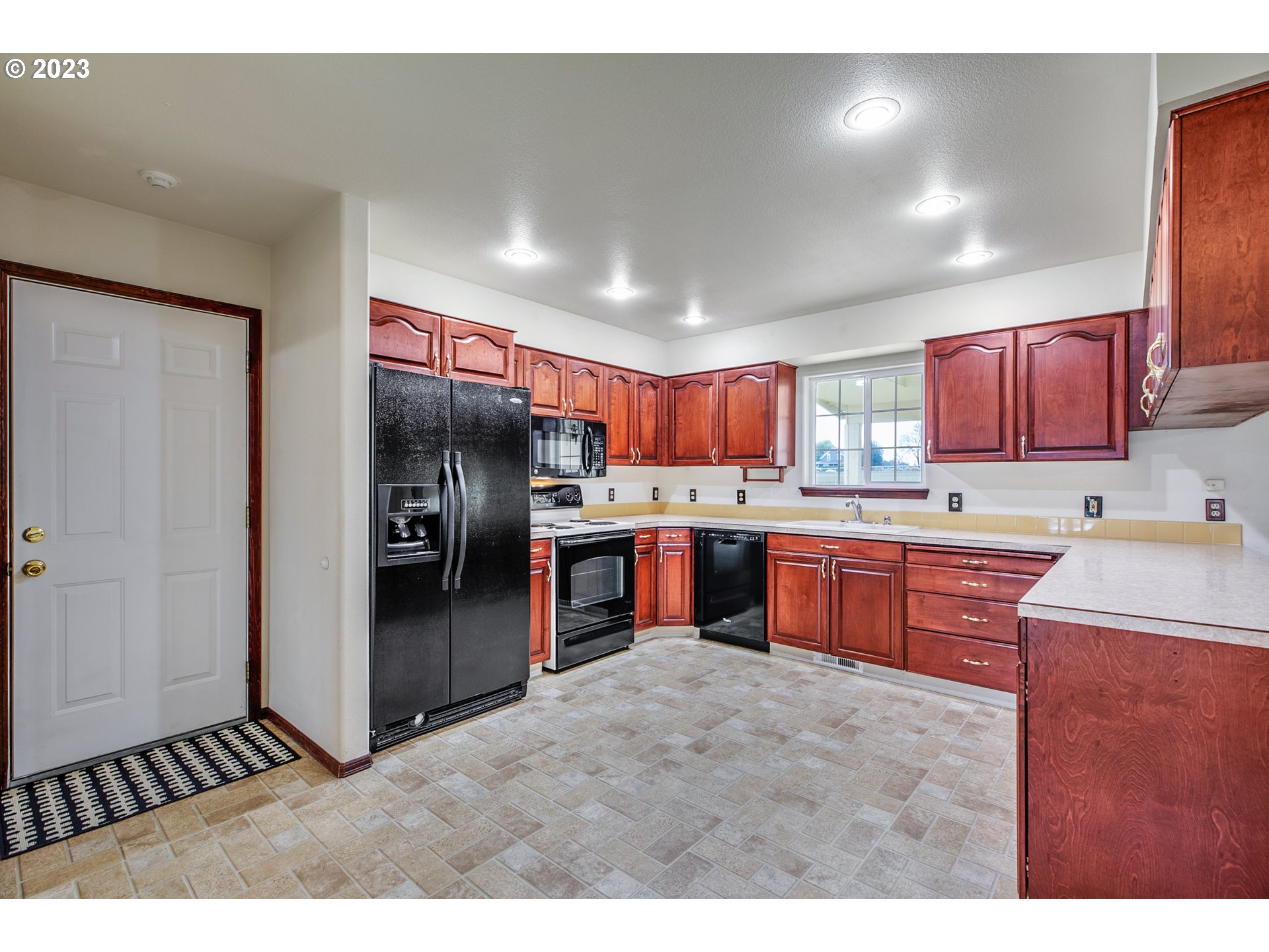 14625 Ehlen Road Northeast Aurora, OR 97002 - Photo 12 of 47 Kitchen