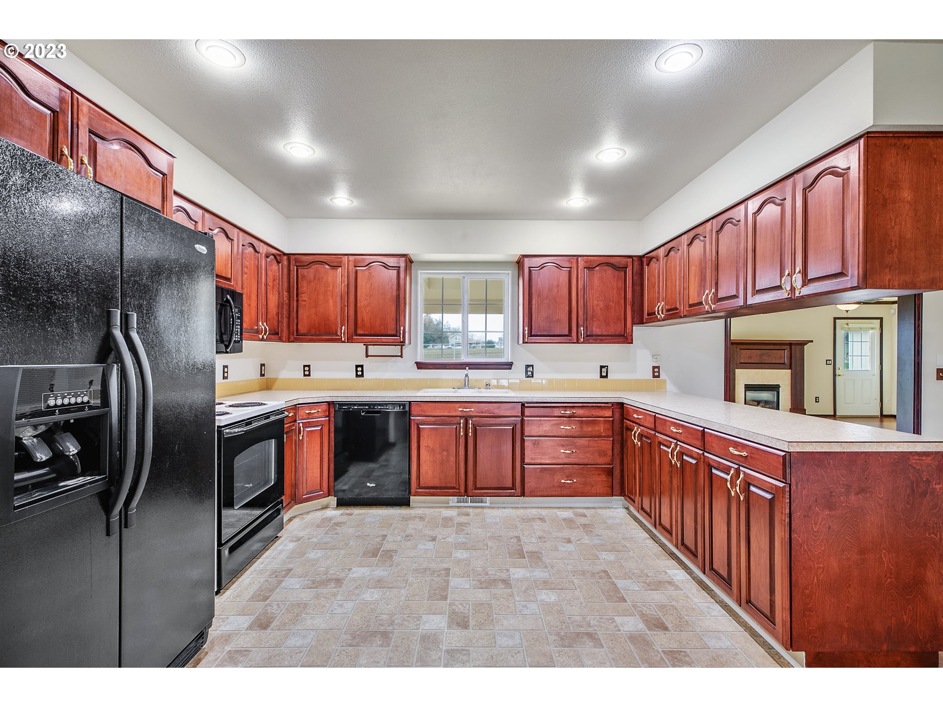 14625 Ehlen Road Northeast Aurora, OR 97002 - Photo 13 of 47 Kitchen