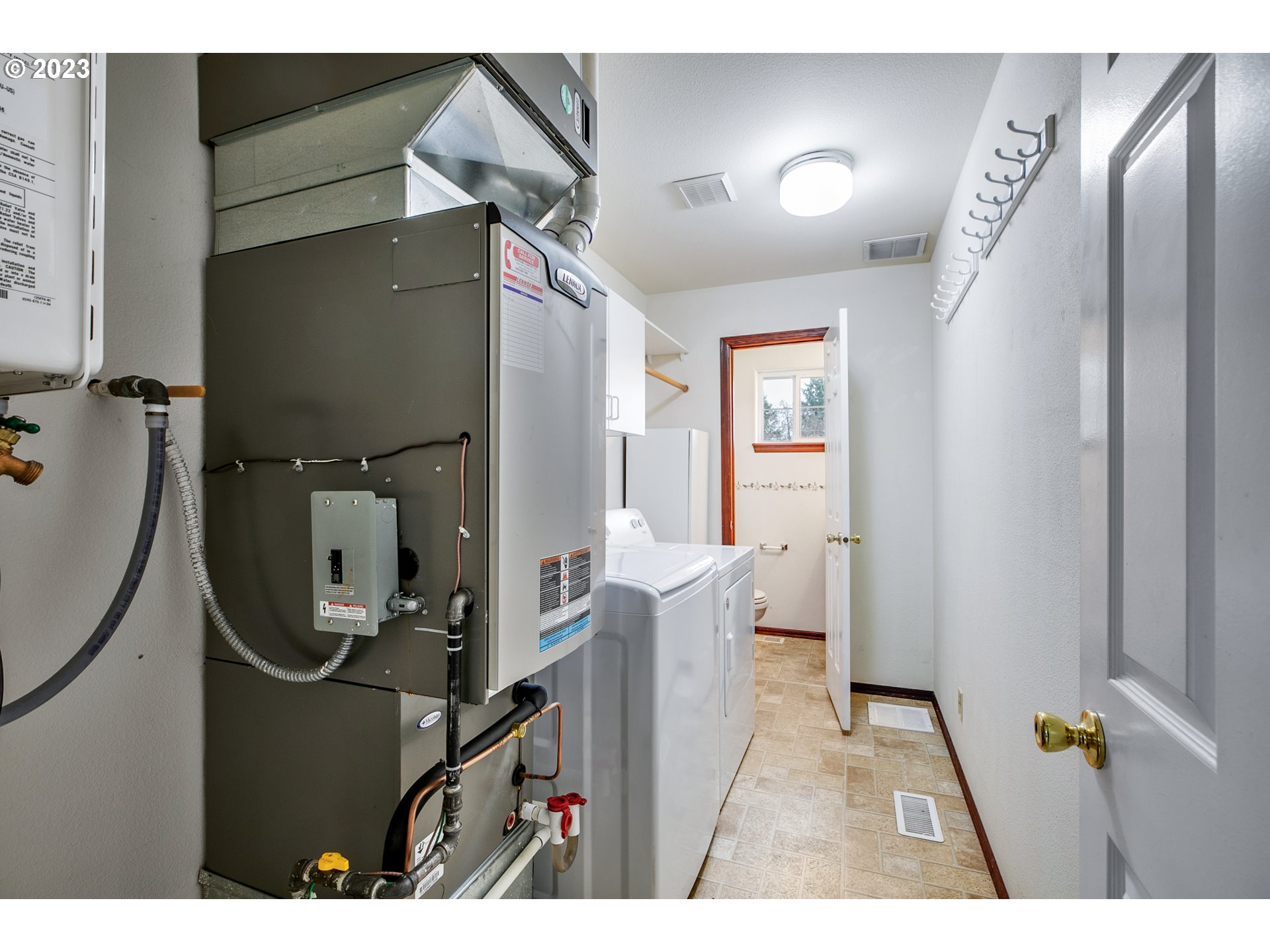 14625 Ehlen Road Northeast Aurora, OR 97002 - Photo 23 of 47 Utility Room