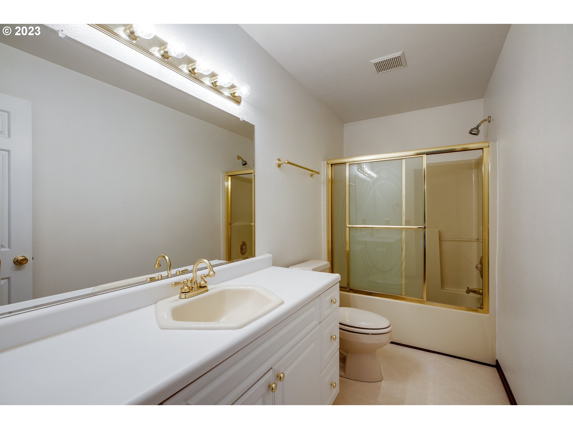 14625 Ehlen Road Northeast Aurora, OR 97002 - Photo 31 of 47 Bathroom