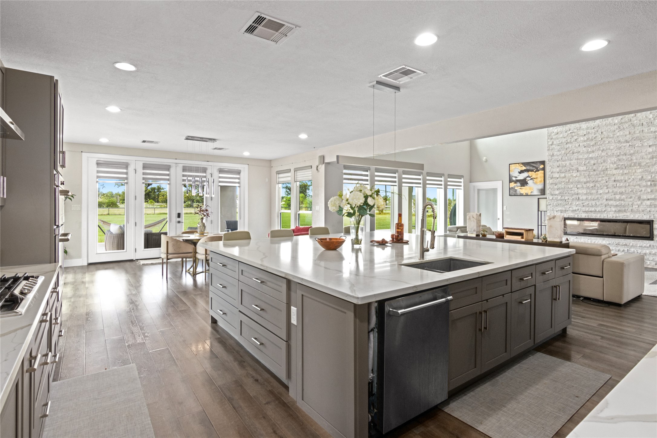 23102 FM 521 Road Angleton, TX 77515 - Photo 6 of 40