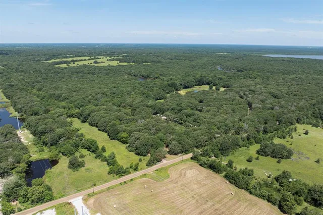 a view of a green field with lots of green space