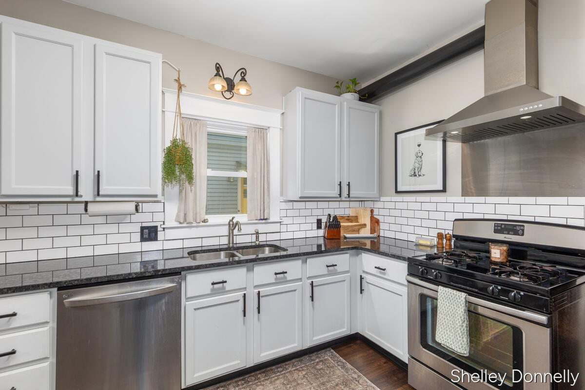 847 Innes Street Northeast Grand Rapids, MI 49503 - Photo 17 of 48 847-Innes_017