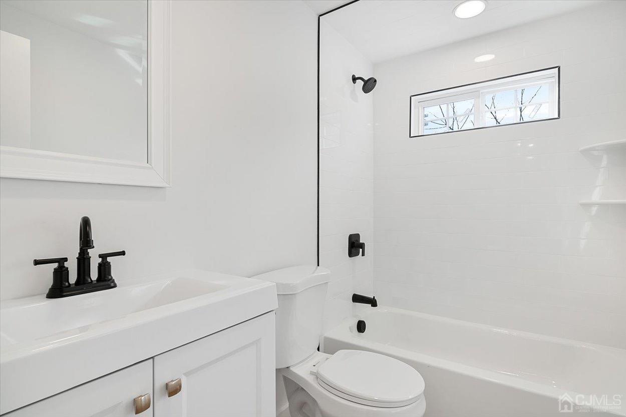 47 Eardley Road Edison, NJ 08817 - Photo 20 of 29 a bathroom with a sink a toilet and a bathtub