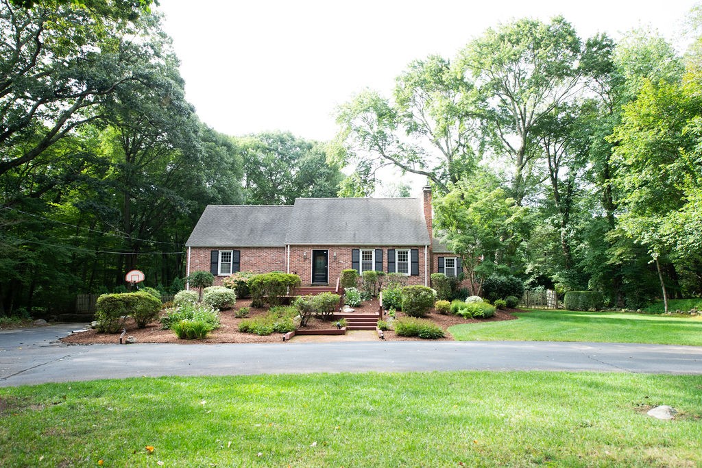 536 Middle Road East Greenwich, RI 02818 - Photo 1 of 49 Gallery Image 1