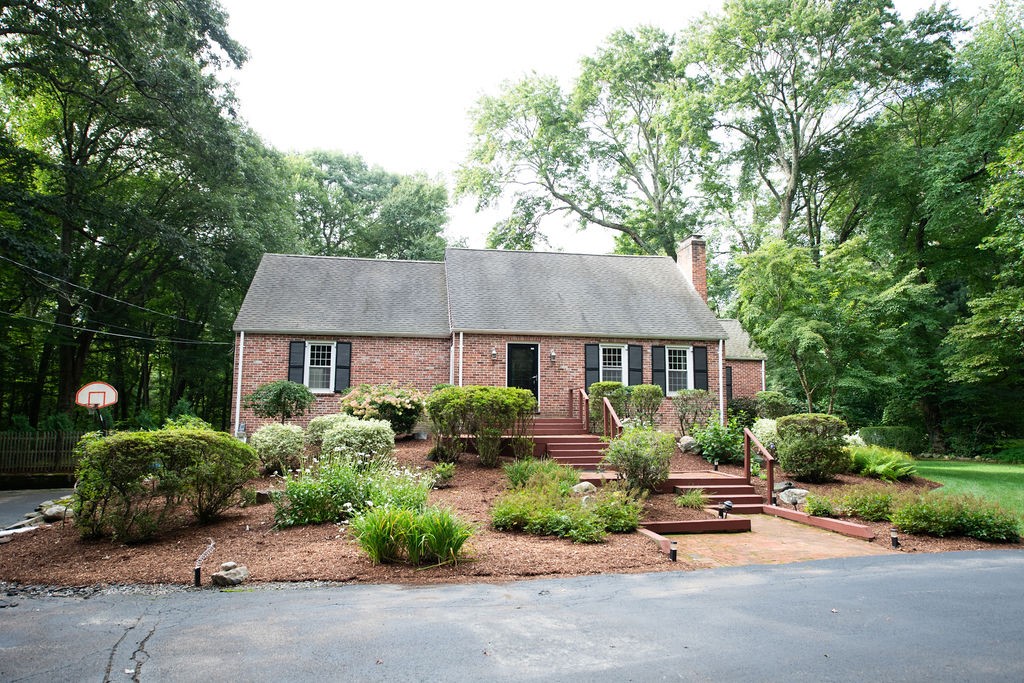 536 Middle Road East Greenwich, RI 02818 - Photo 2 of 49 Gallery Image 2