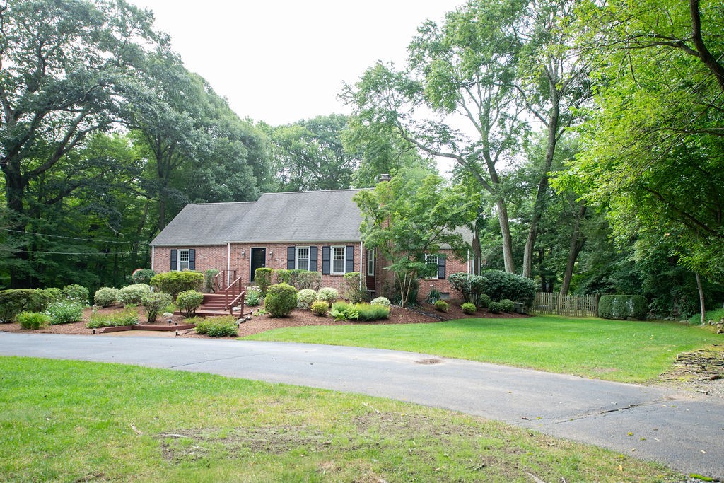 536 Middle Road East Greenwich, RI 02818 - Photo 3 of 49 Gallery Image 3