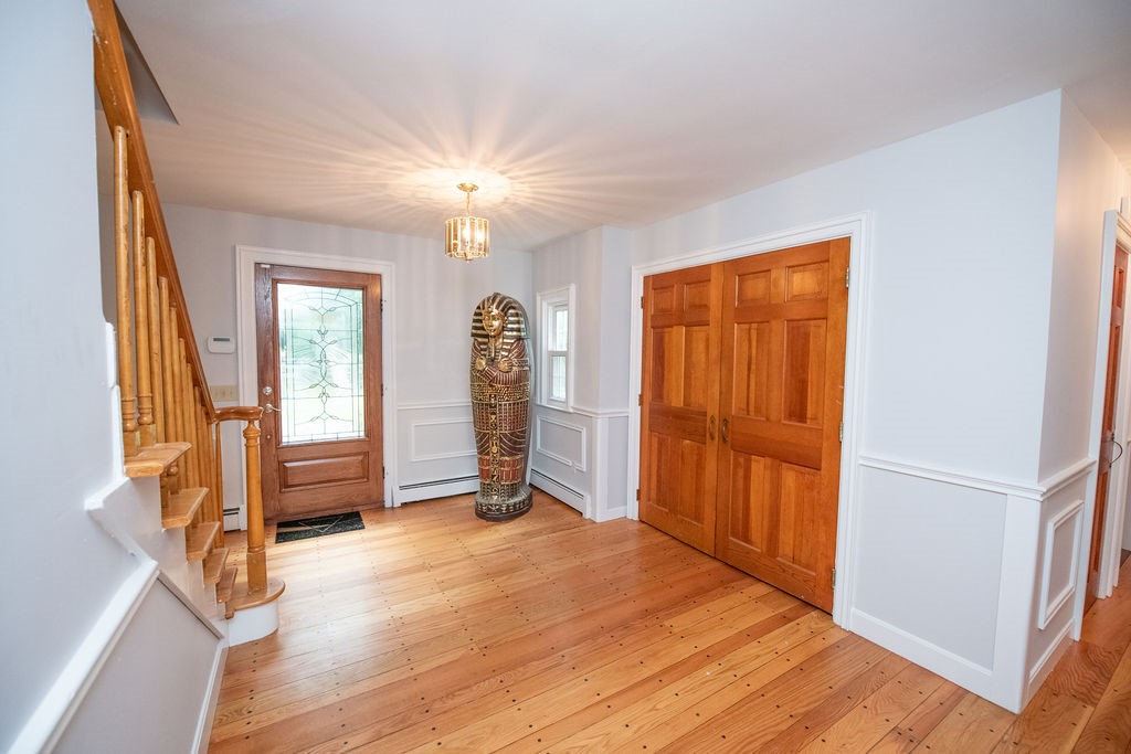 536 Middle Road East Greenwich, RI 02818 - Photo 5 of 49 Gallery Image 5