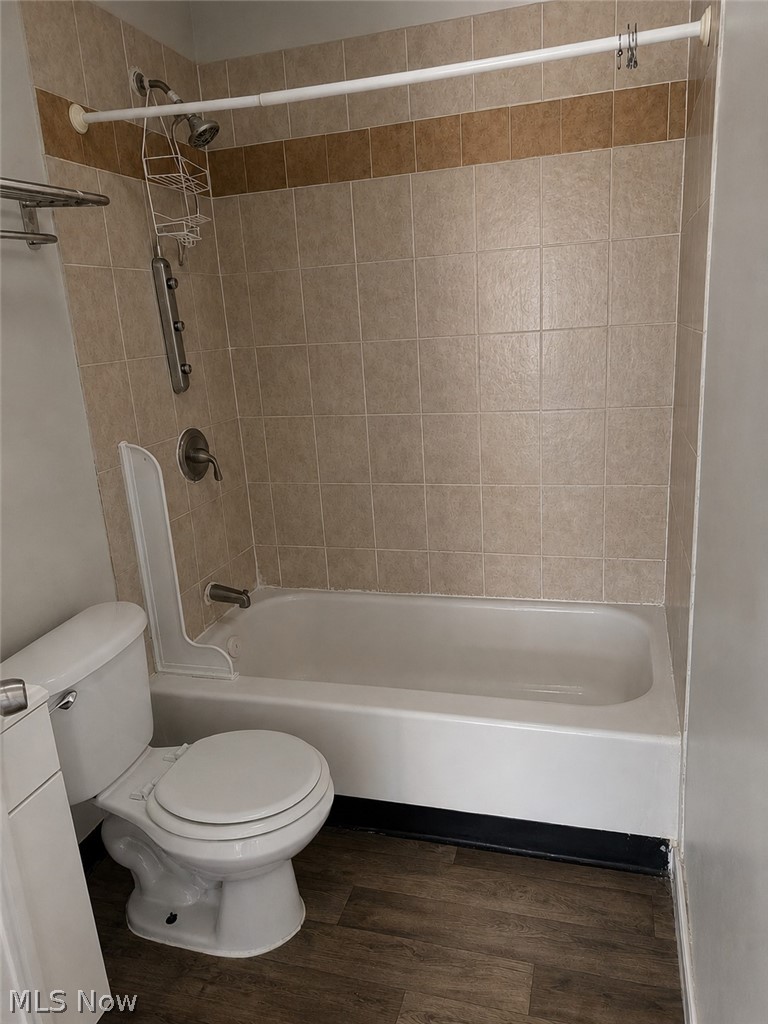 19003 Firwood Road Cleveland, OH 44110 - Photo 19 of 20 Full bathroom tub/shower combo
