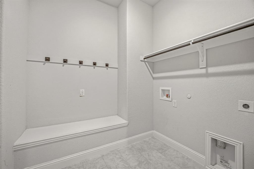 800 Jaguar Ridge Godley, TX 76044 - Photo 18 of 23 a bathroom with a shower