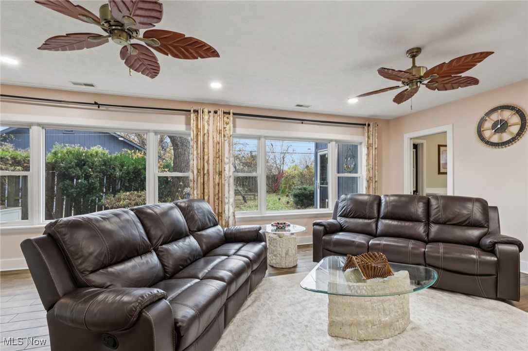 6996 Oakwood Road Parma Heights, OH 44130 - Photo 12 of 32 Family room