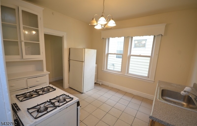 30 Goodwin Avenue Newark, NJ 07112 - Photo 4 of 11