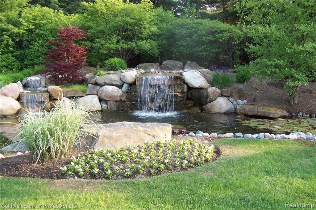 2516 Elm Brook Court Rochester Hills, MI 48309 - Photo 4 of 7