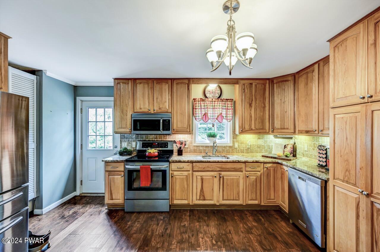126 Ridge View Road Lackawaxen, PA 18425 - Photo 21 of 78 16 Kitchen View 3
