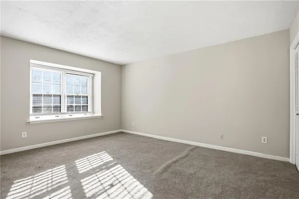 a view of livingroom with furniture