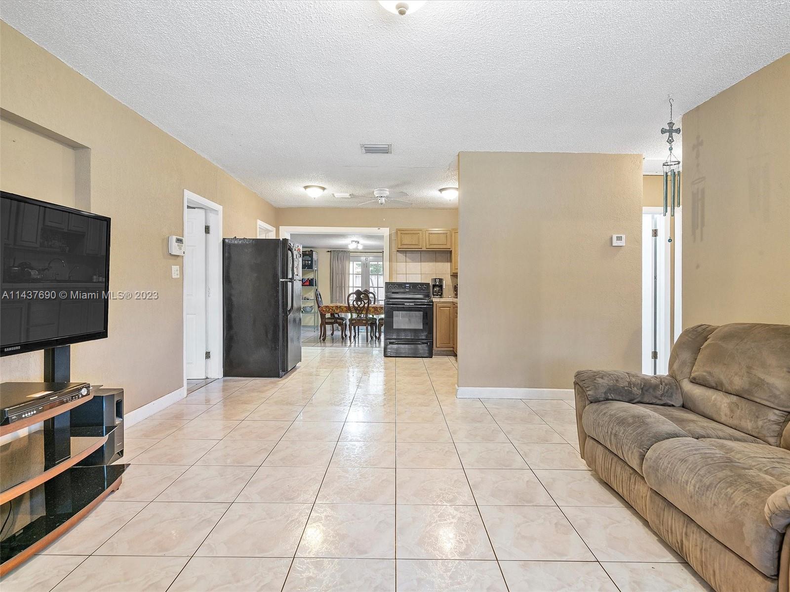 6721 Raleigh Street Hollywood, FL 33024 - Photo 8 of 28 Gallery Image 8