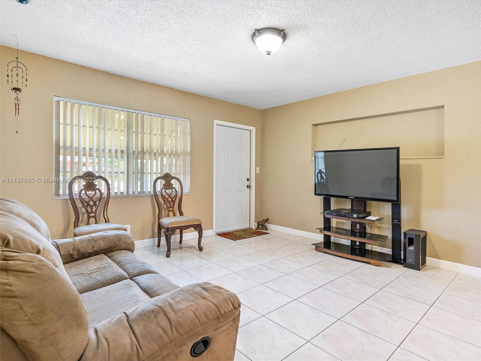 6721 Raleigh Street Hollywood, FL 33024 - Photo 10 of 28 Gallery Image 10
