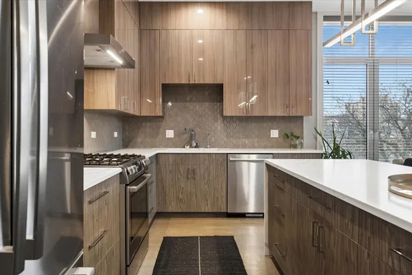 $824,900 | 3518 West Wolfram Street, Unit 2, Chicago, IL 60618