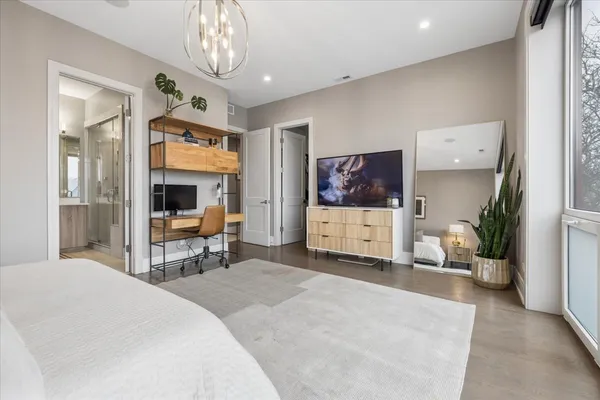 $824,900 | 3518 West Wolfram Street, Unit 2, Chicago, IL 60618