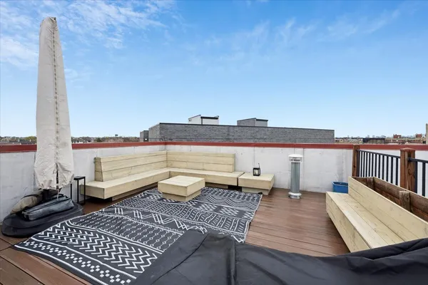 $824,900 | 3518 West Wolfram Street, Unit 2, Chicago, IL 60618