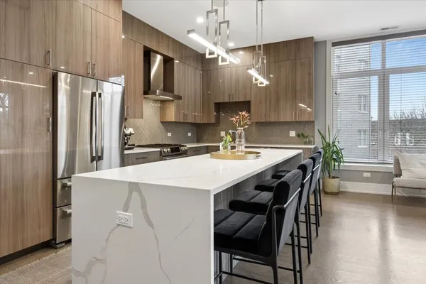$824,900 | 3518 West Wolfram Street, Unit 2, Chicago, IL 60618