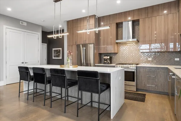 $824,900 | 3518 West Wolfram Street, Unit 2, Chicago, IL 60618