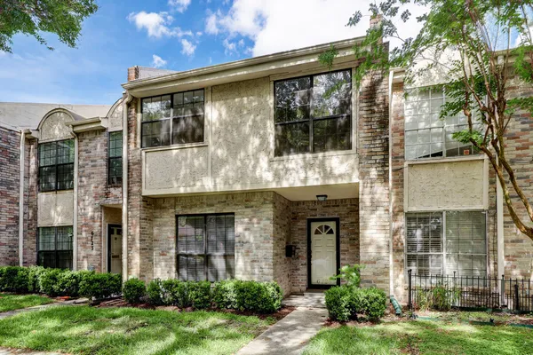 $2,900 | 6725 Belmont Street, West University Place, TX 77005
