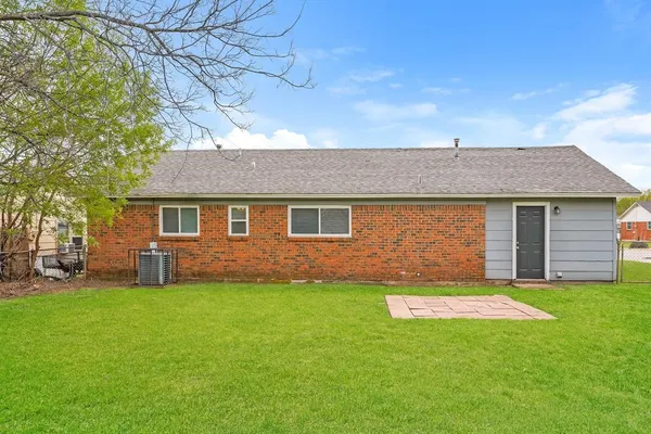 $1,580 | 701 East Mission Street, Crowley, TX 76036